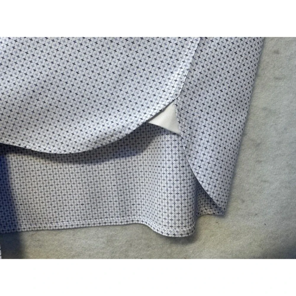 BANANA REPUBLIC Mens XL Wrinkle Resistant Standard Ft Cross Star Dot Dress Shirt